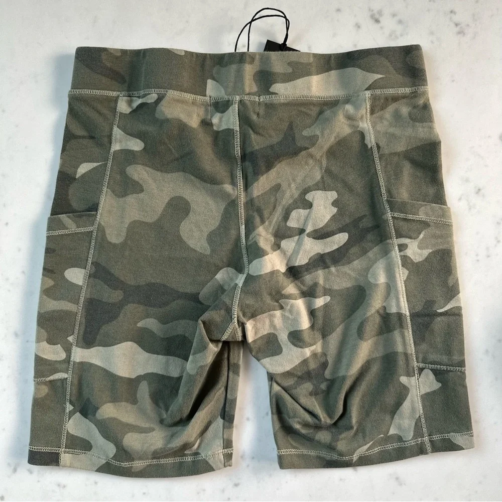 NWT Monrow Olive Camouflage Biker Shorts with Pockets - Picture 7 of 13